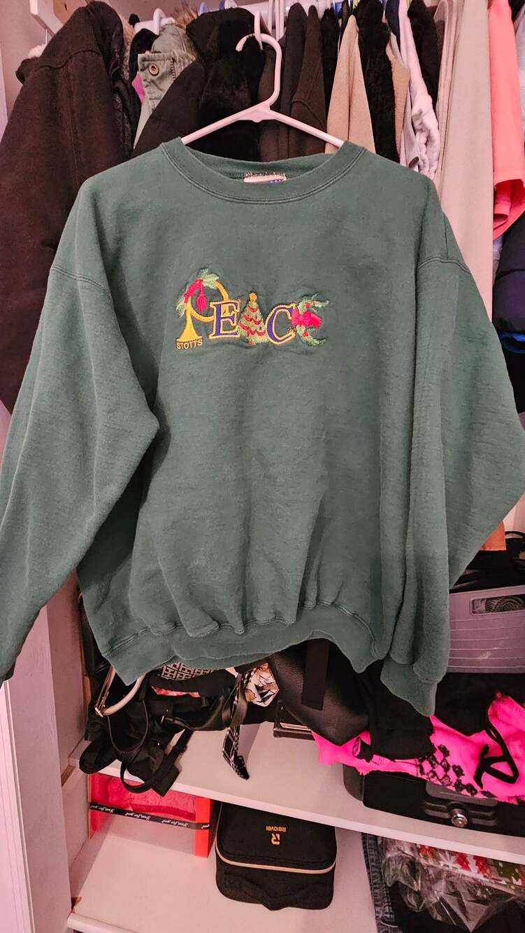 Vintage Hanes Ultimate Cotton Christmas Peace Embroidered Green Sweatshirt